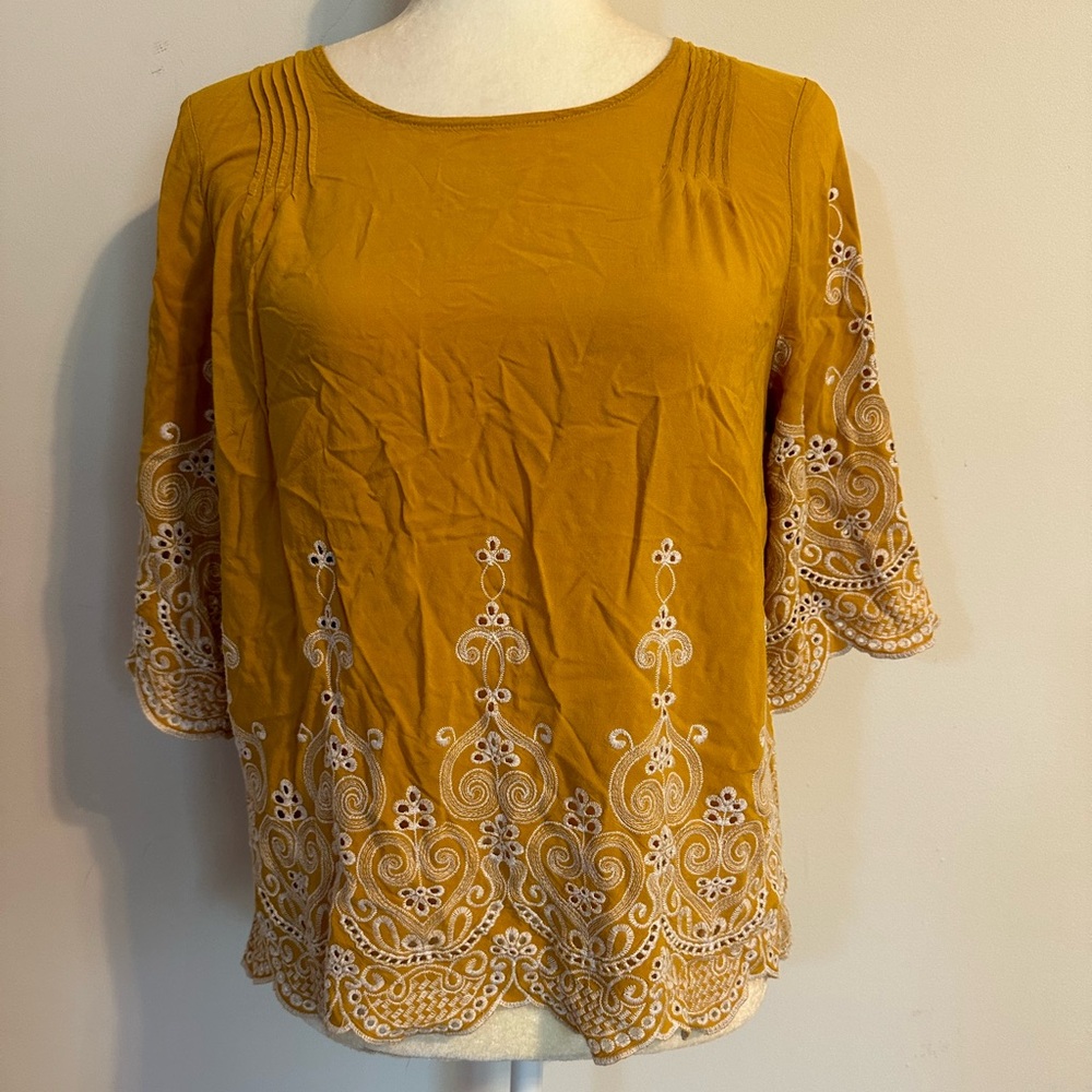 Melloday Scalloped Hem 3/4 Sleeve Embroidered Top